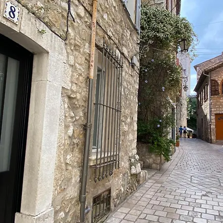 Hébergement de vacances La Sanverine Private Historic Center